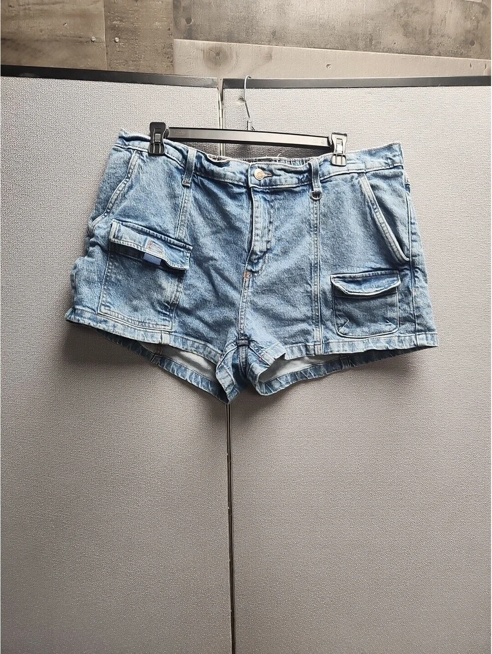 Wild Fable Mid-Rise Elastic Waist Utility Shorts Stone Washed Denim Size XL!.